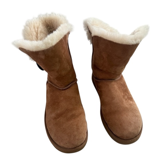 UGG Bailey Button Short Boots Chestnut - Size 7 - Picture 3 of 9